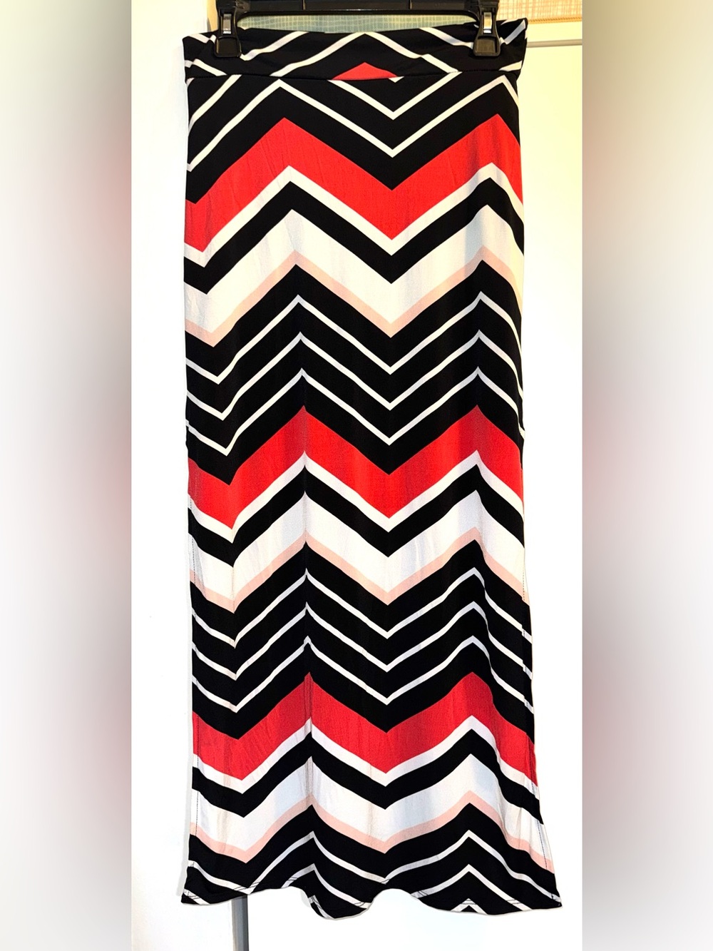 Charlotte Russe Chevron Maxi Skirt in Red, Black & White size small